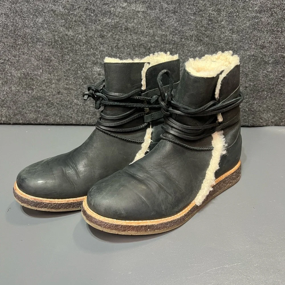 UGG luisa water